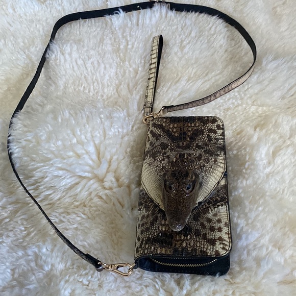 A Brand new Natural Hornback Alligator head clutch/ or shoulder bag. - Picture 2 of 11